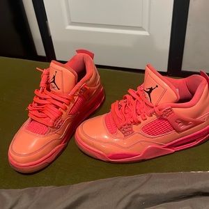 Very comfortable and grips tightly.